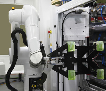 The injection molding machine is safe to use and consistent