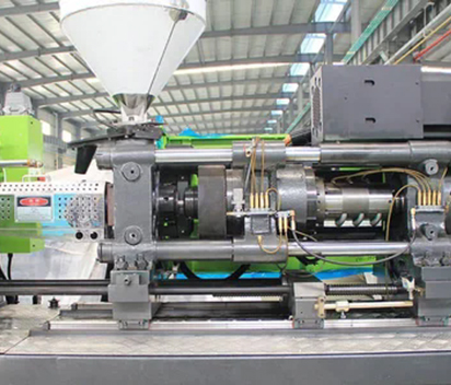 Injection Molding Machine with Efficient Production