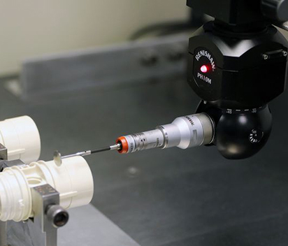 Ways to control injection molding machine