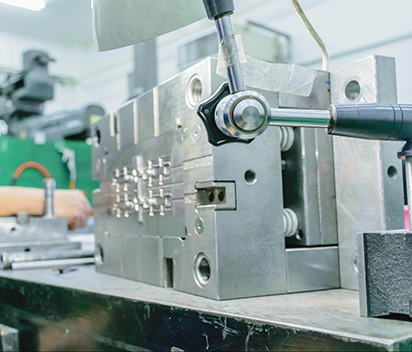 Injection Molding Machine for Medical Device Production